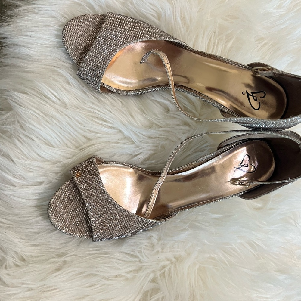 Windsor Shimmering Gold Heels